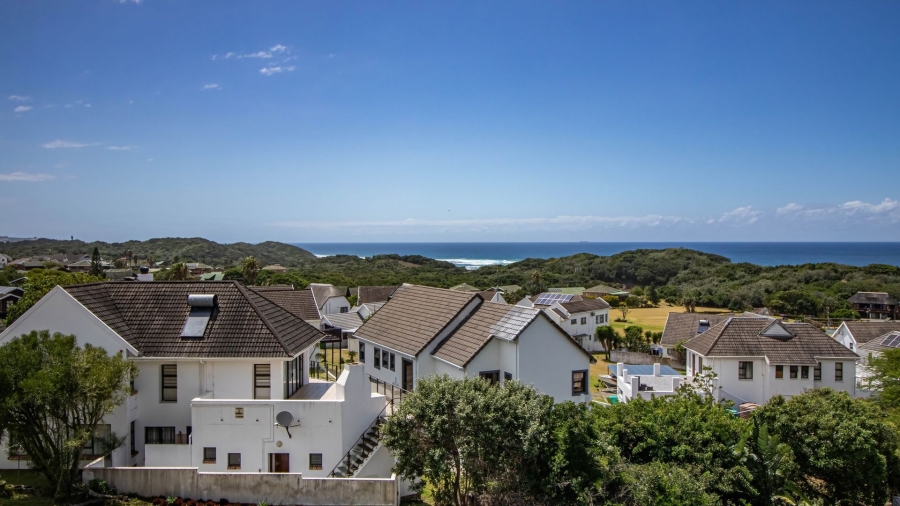 4 Bedroom Property for Sale in Cove Rock Eastern Cape